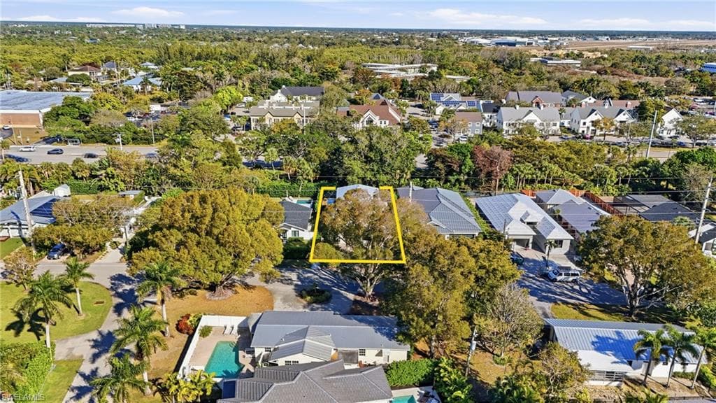 1070 13th ST N, NAPLES FL 34102-2