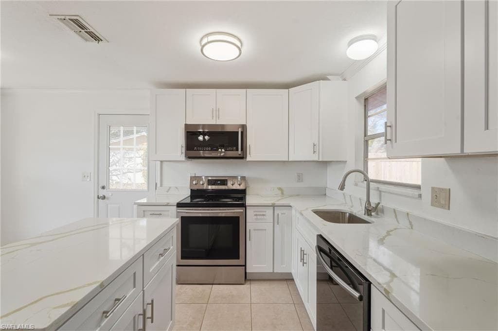 100 Contee DR, LEHIGH ACRES FL 33936-10