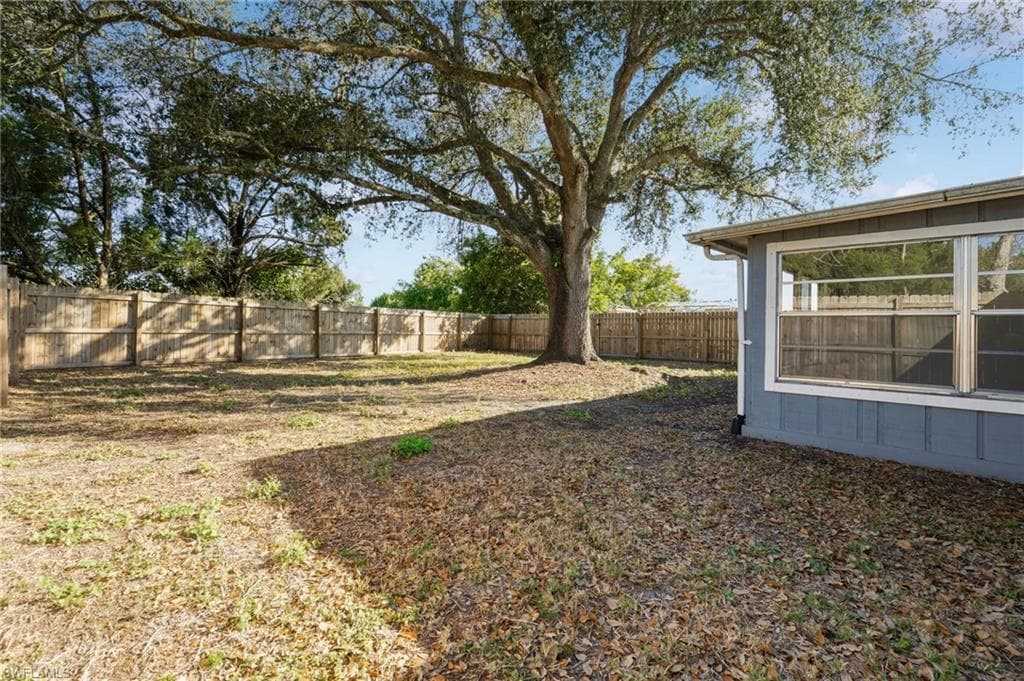 100 Contee DR, LEHIGH ACRES FL 33936-7