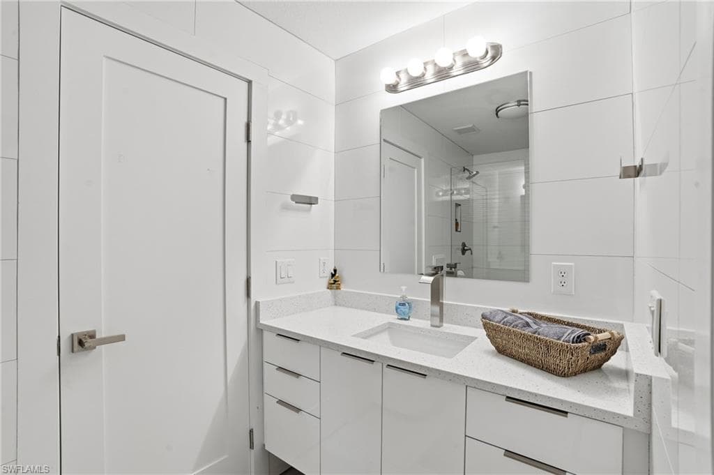 1205 Caloosa DR-26