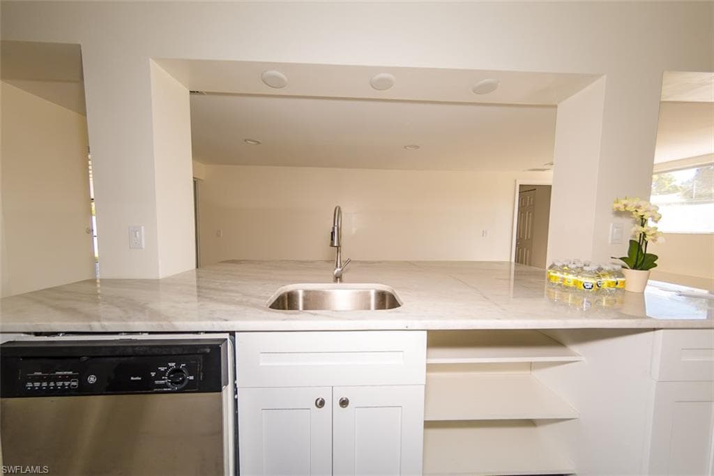 4330 Deleon ST, FORT MYERS FL 33901-17