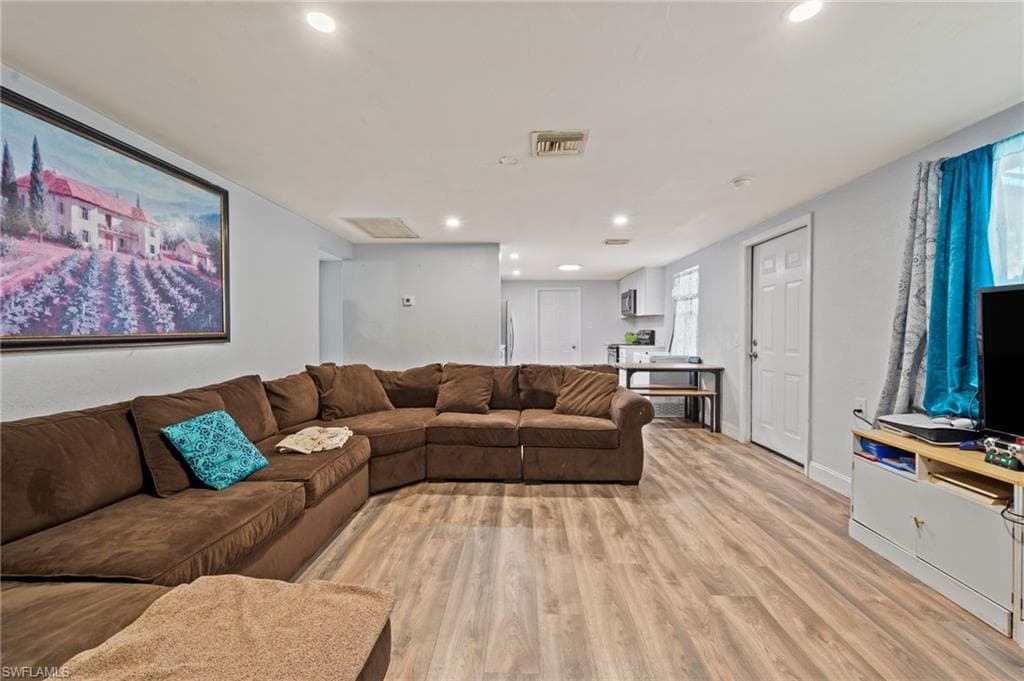 260 Delray AVE, FORT MYERS FL 33905-5