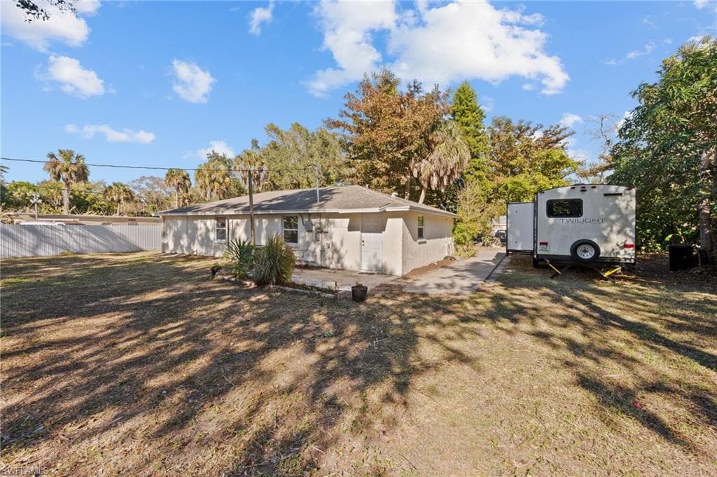 260 Delray AVE, FORT MYERS FL 33905-27