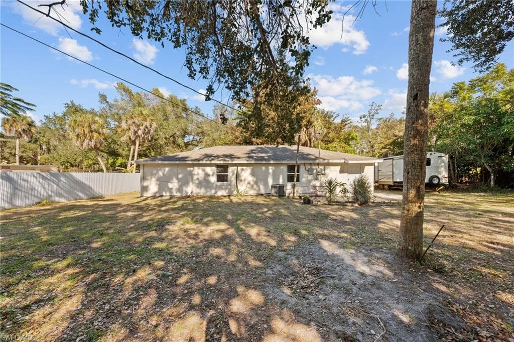 260 Delray AVE, FORT MYERS FL 33905-29