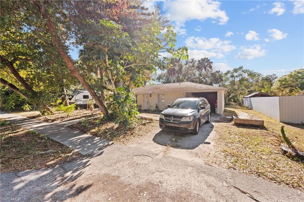 260 Delray AVE, FORT MYERS FL 33905-24