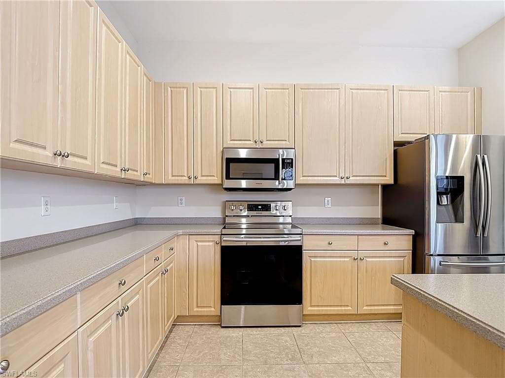 5710 Kensington LOOP-11