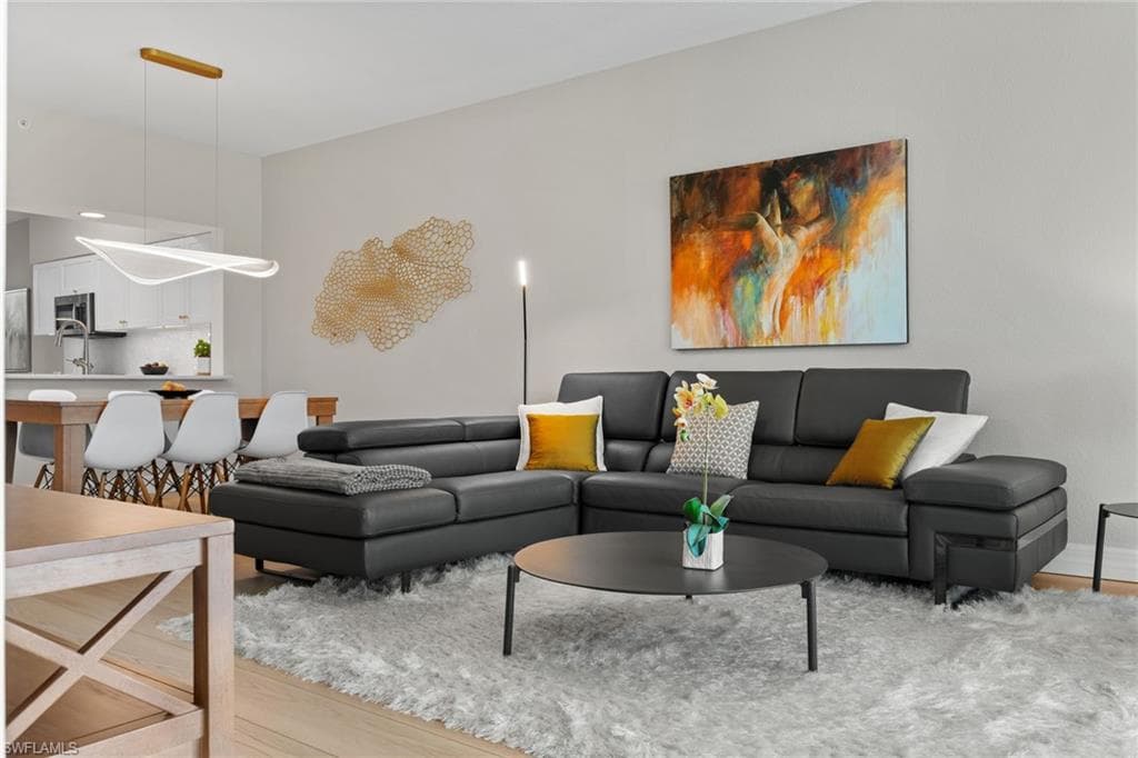 1960 Willow Bend CIR # 102, NAPLES FL 34109-1