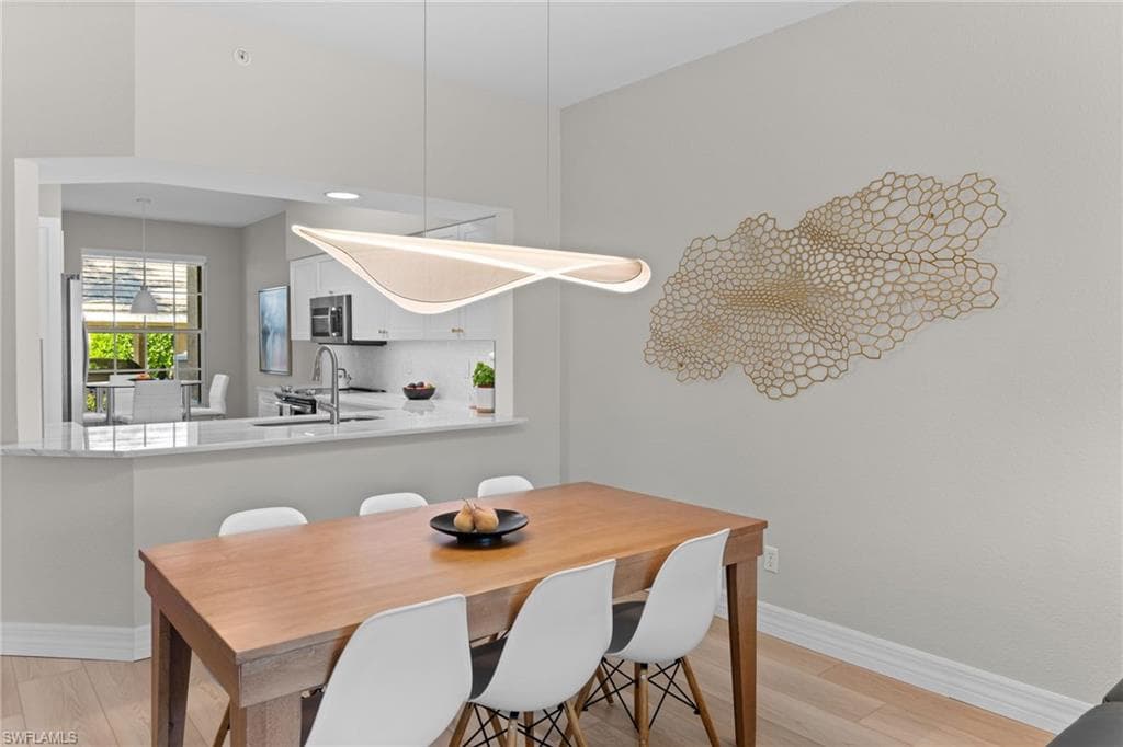 1960 Willow Bend CIR # 102, NAPLES FL 34109-10