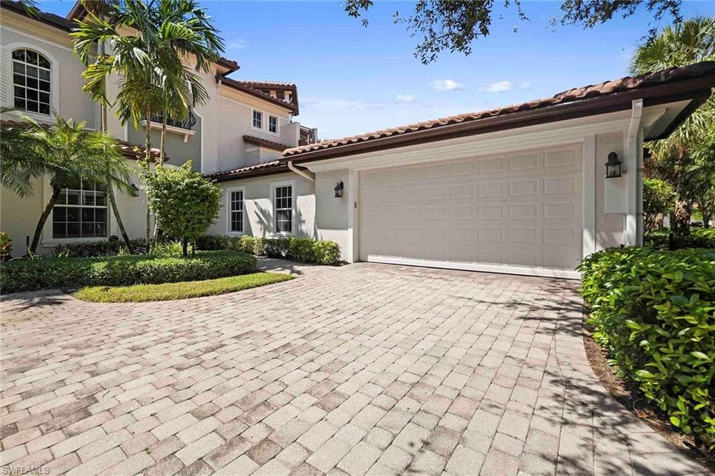 28540 Calabria CT 102-8