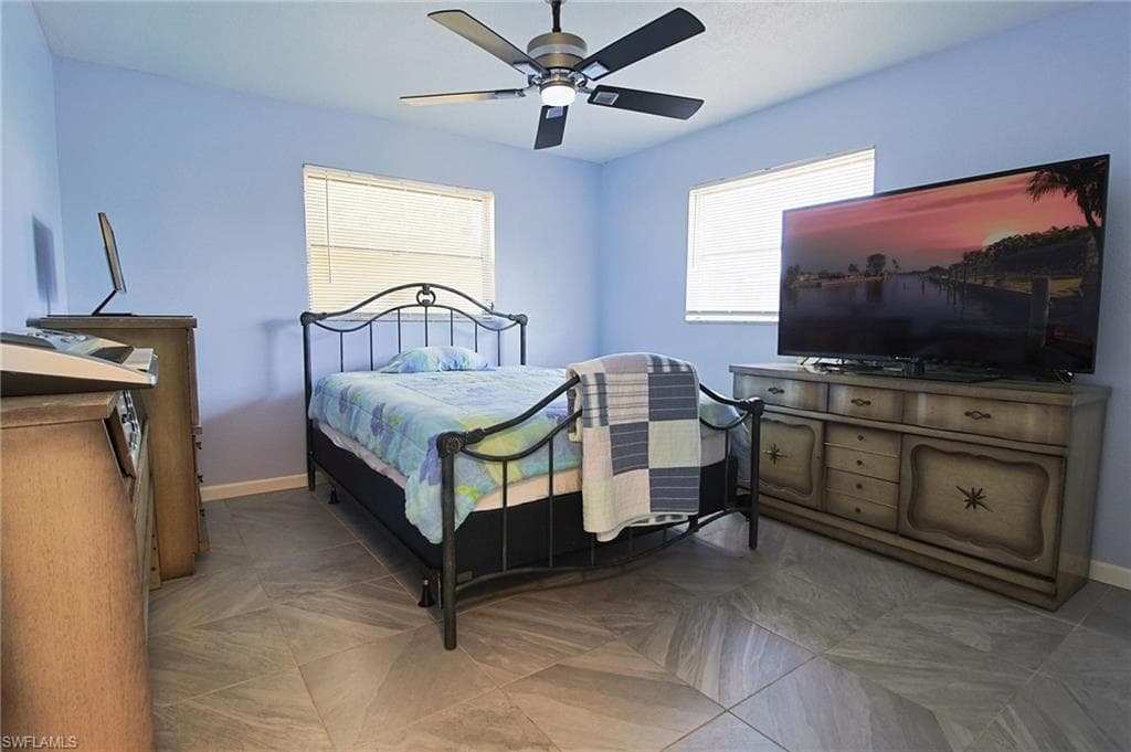 147 Coral DR-27