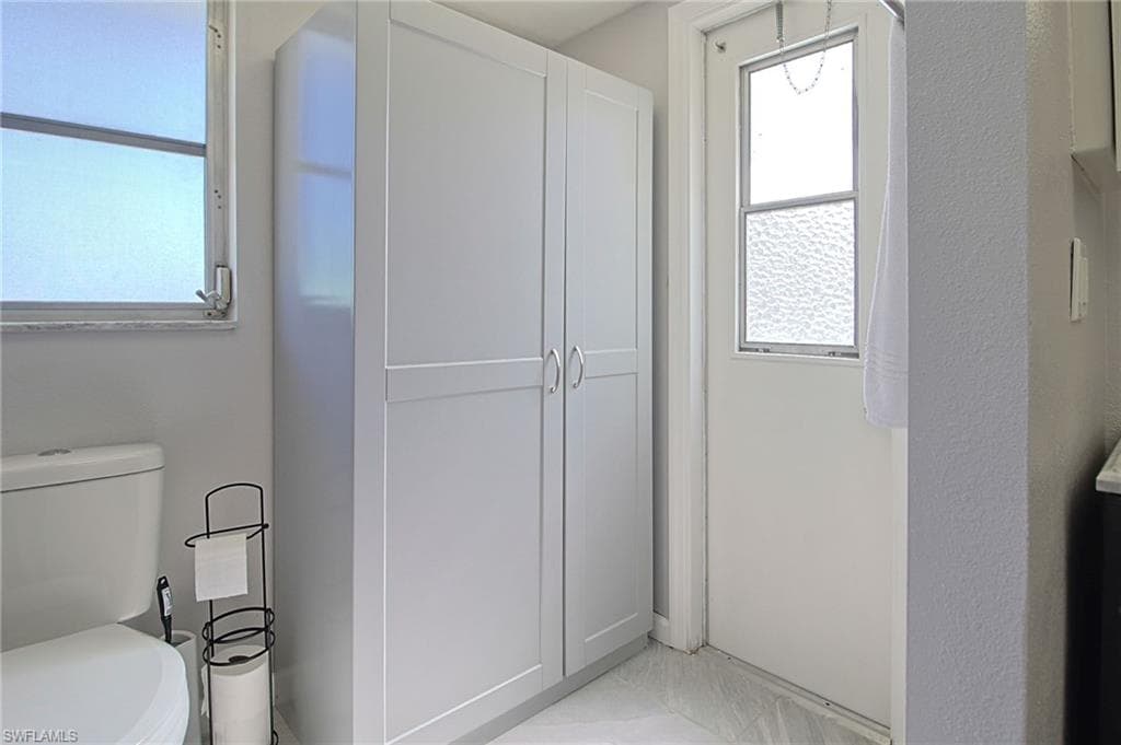 147 Coral DR-26