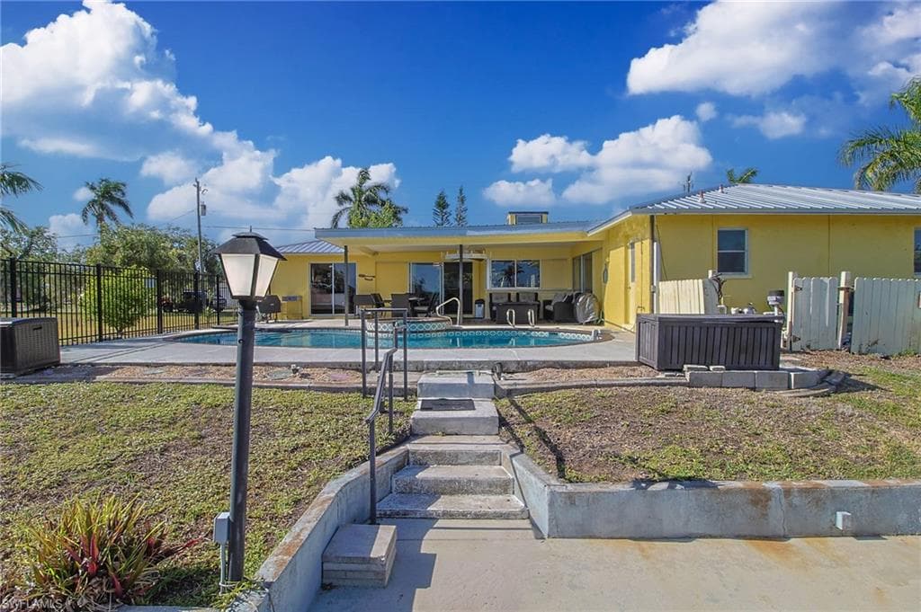 147 Coral DR-32