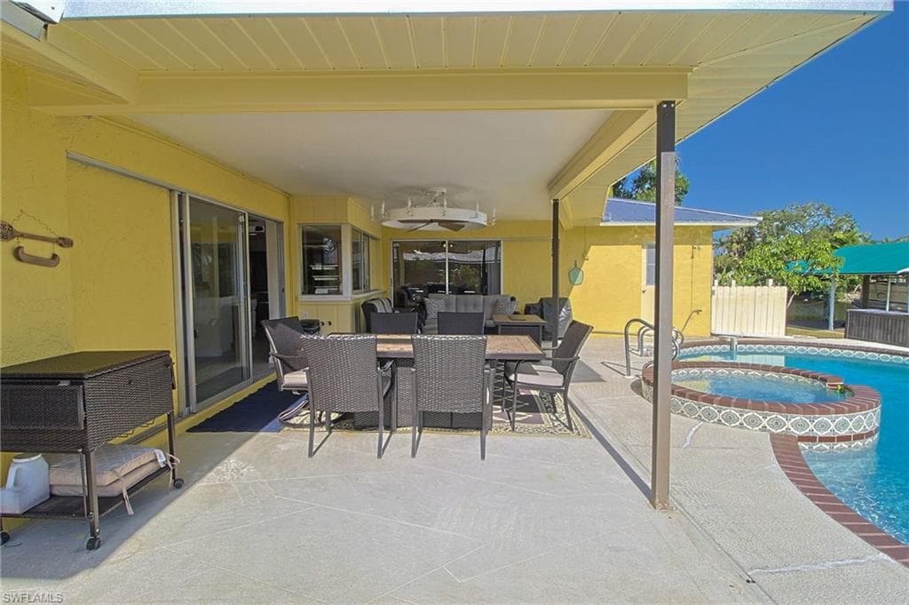147 Coral DR-28