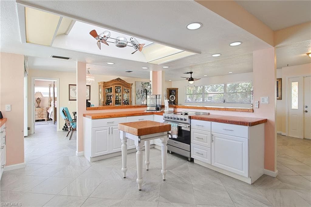 147 Coral DR-10