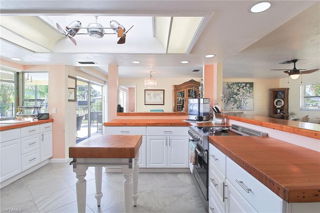 147 Coral DR-11