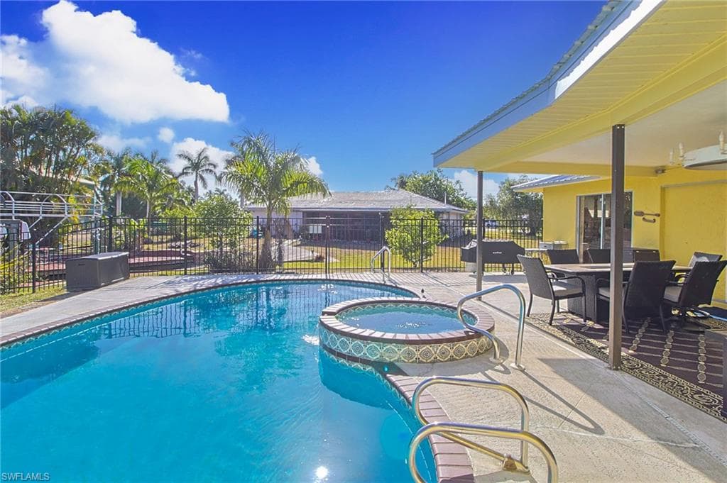 147 Coral DR-31