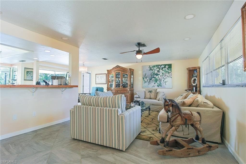 147 Coral DR-8