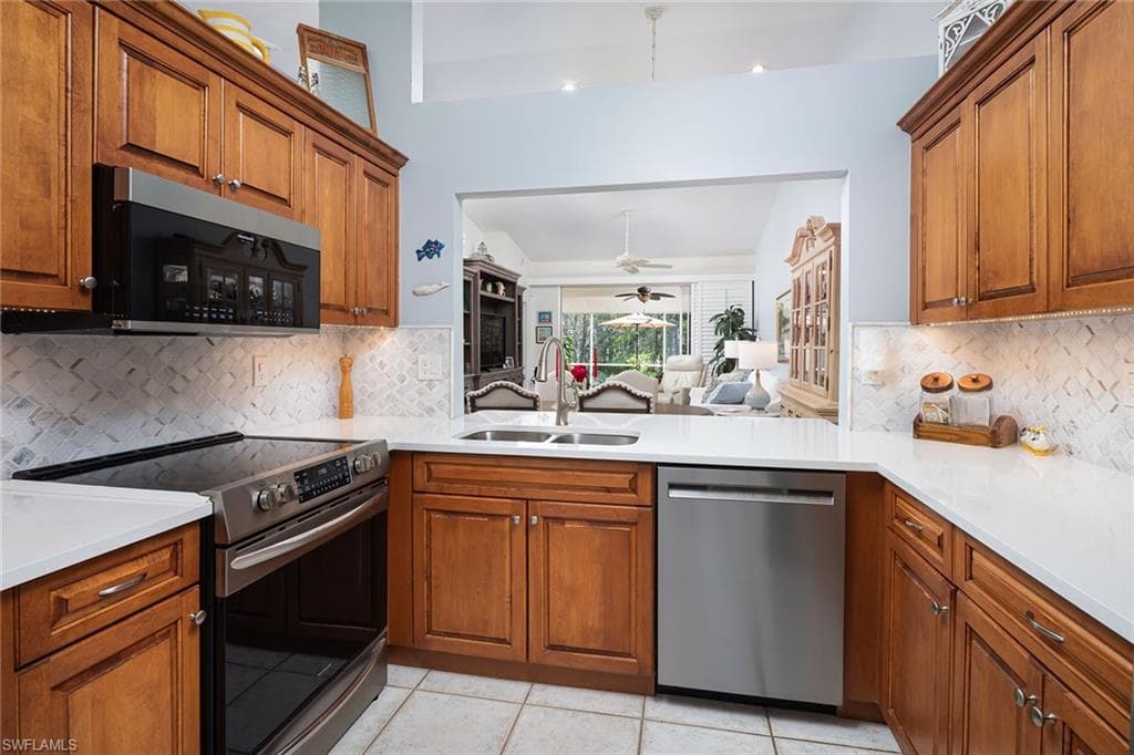 8069 San Vista CIR, NAPLES FL 34109-6