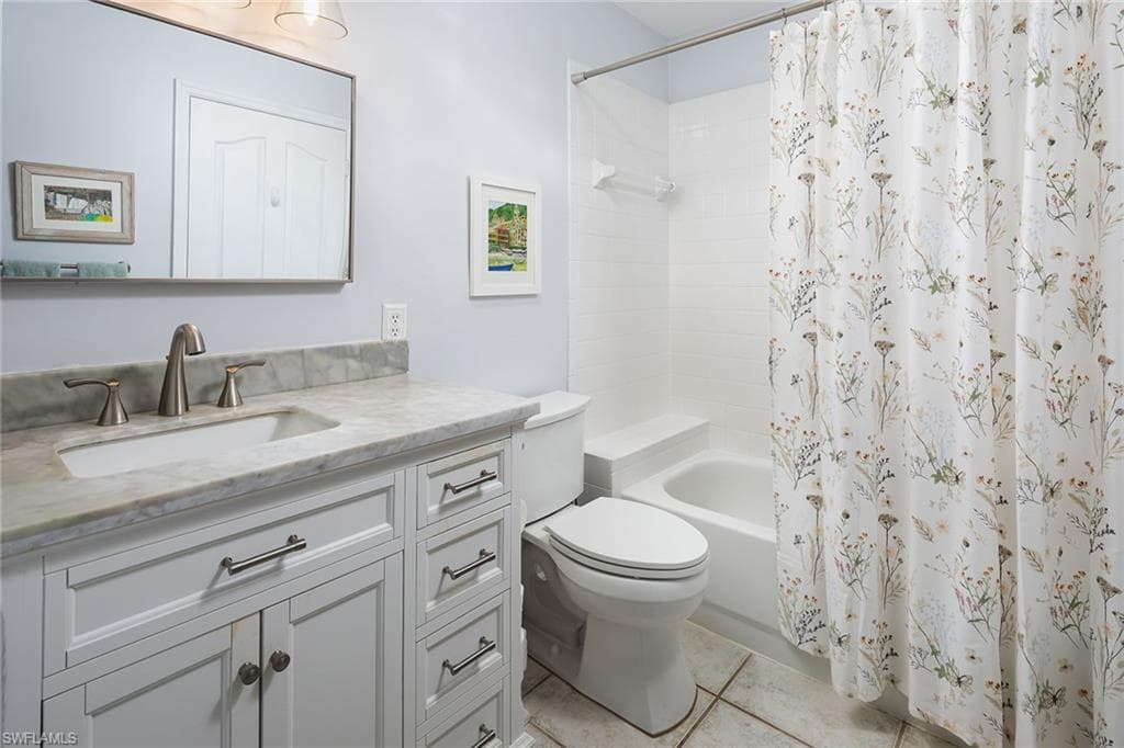 8069 San Vista CIR, NAPLES FL 34109-13