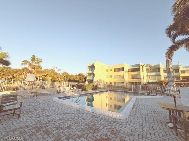 925 Palm View DR # 121, NAPLES FL 34110-11