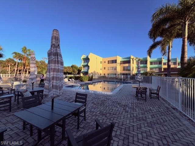 925 Palm View DR # 121, NAPLES FL 34110-10