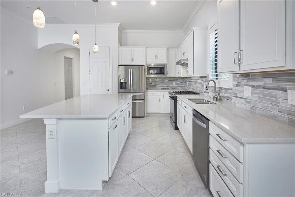 9395 Greyhawk TRL, NAPLES FL 34120-6