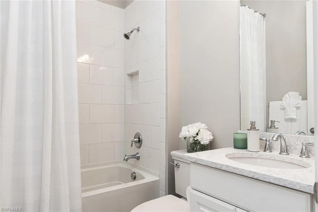 9451 Montelanico LOOP, NAPLES FL 34119-10