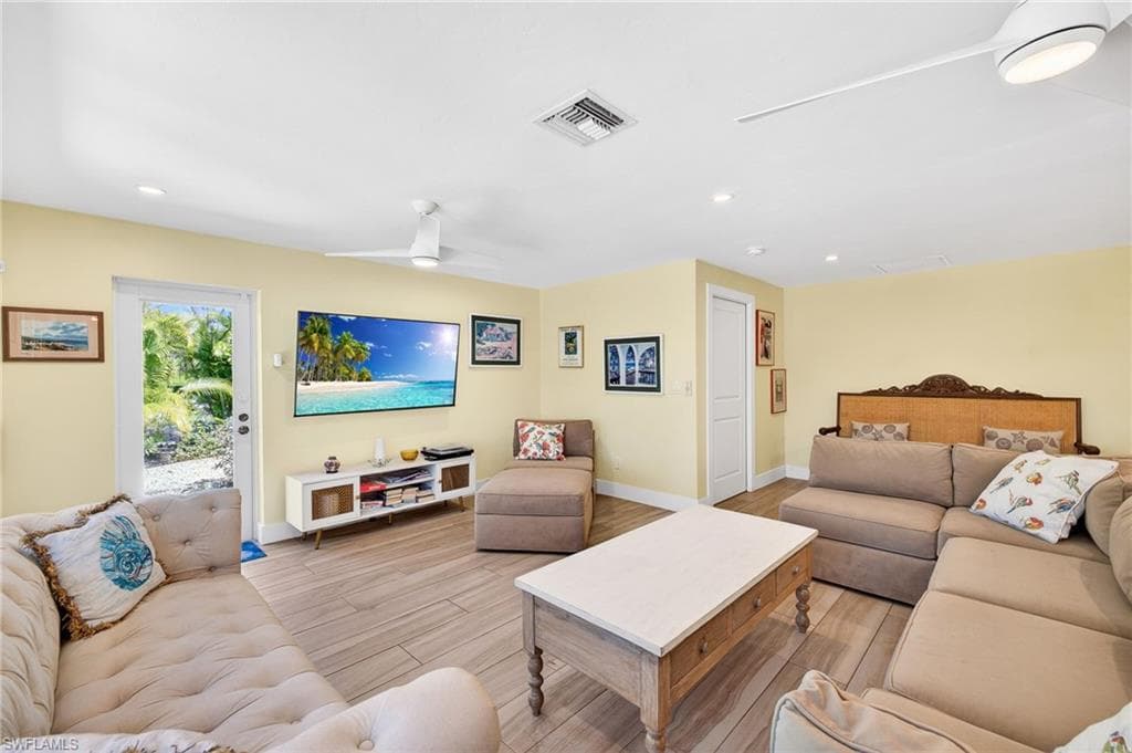 1065 Fish Crow RD, SANIBEL FL 33957-22