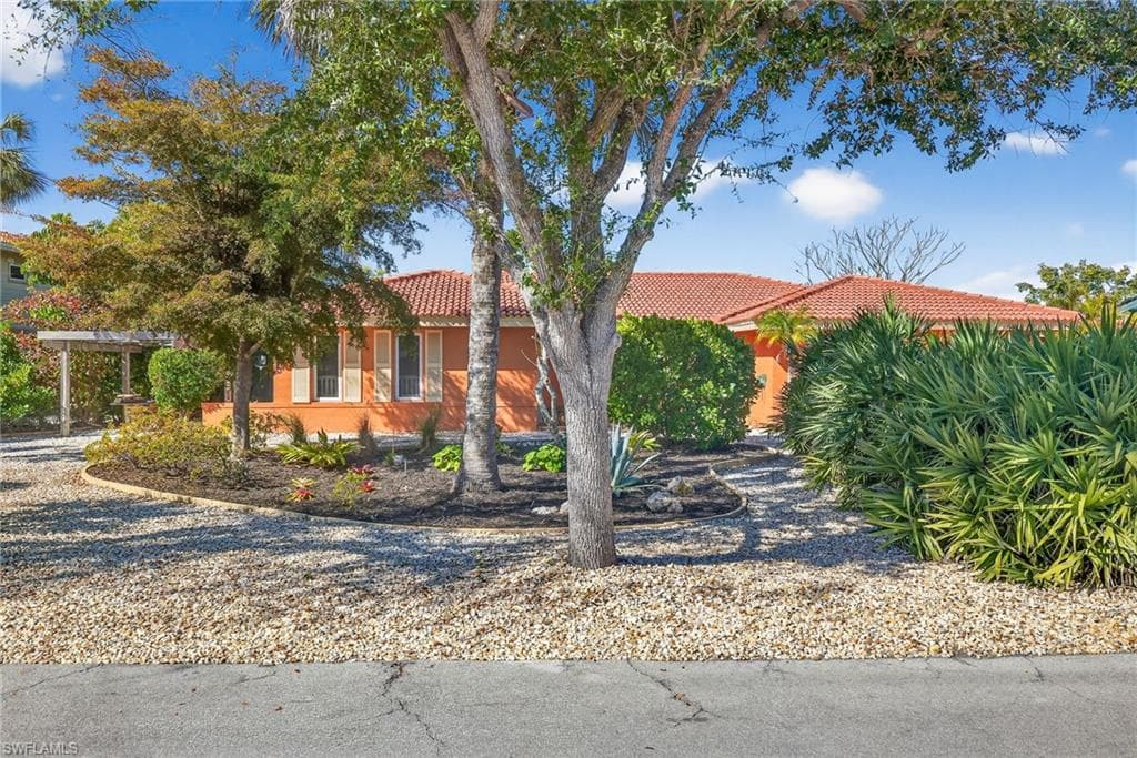 1065 Fish Crow RD, SANIBEL FL 33957-41