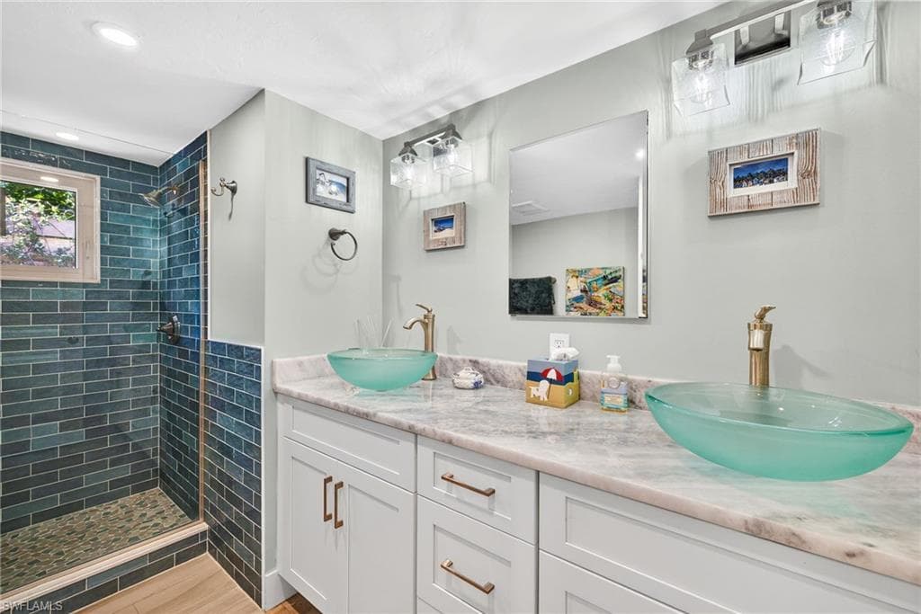 1065 Fish Crow RD, SANIBEL FL 33957-32