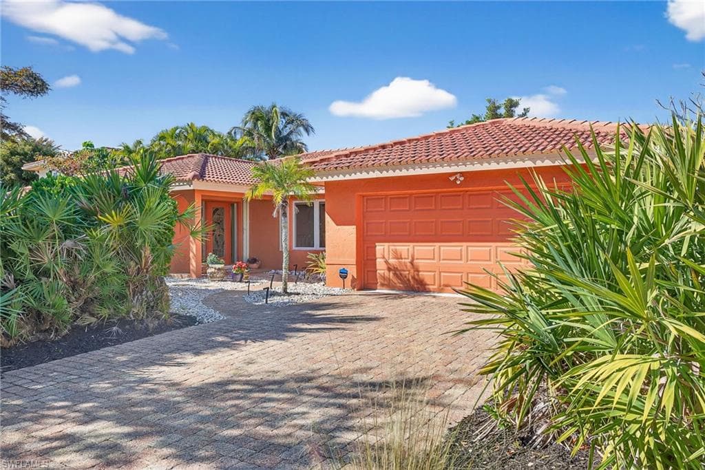 1065 Fish Crow RD, SANIBEL FL 33957-39