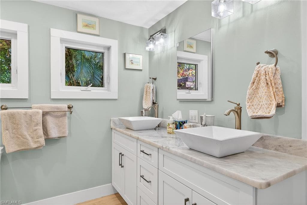 1065 Fish Crow RD, SANIBEL FL 33957-28