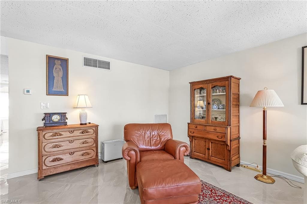 2350 W 1st ST 701-5