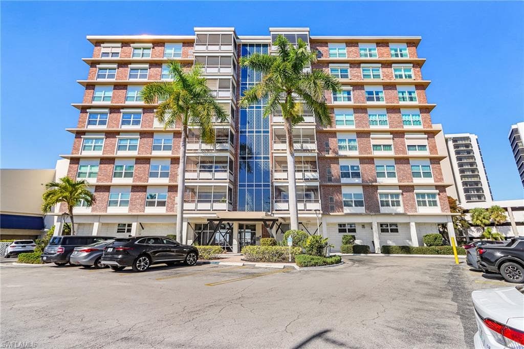 2350 W 1st ST 701-2