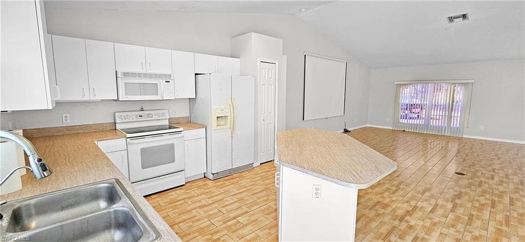 6078 Laurelwood DR, FORT MYERS FL 33905-21