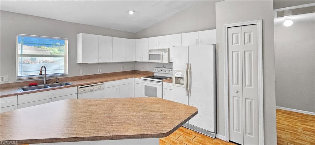 6078 Laurelwood DR, FORT MYERS FL 33905-18