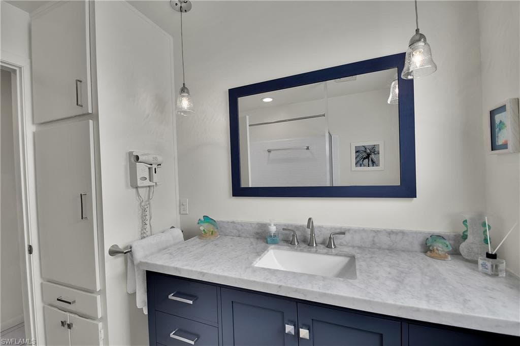 3018 SE 18th PL-18