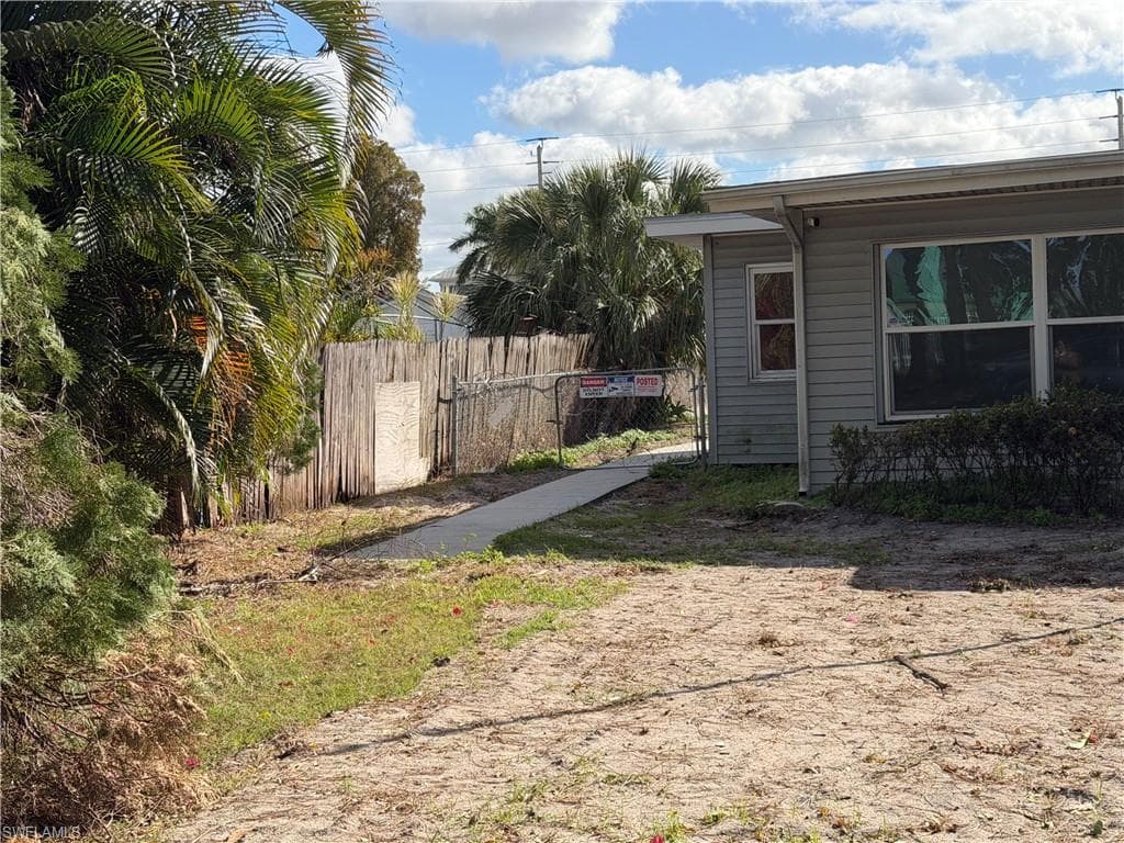 2632 Weeks AVE, NAPLES FL 34112-3