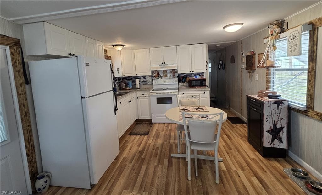 881 Homestead DR, NORTH FORT MYERS FL 33917-11