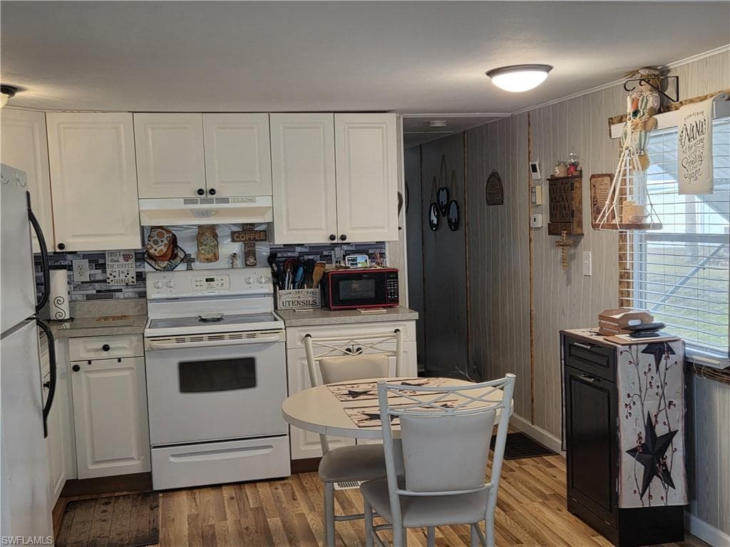 881 Homestead DR, NORTH FORT MYERS FL 33917-6