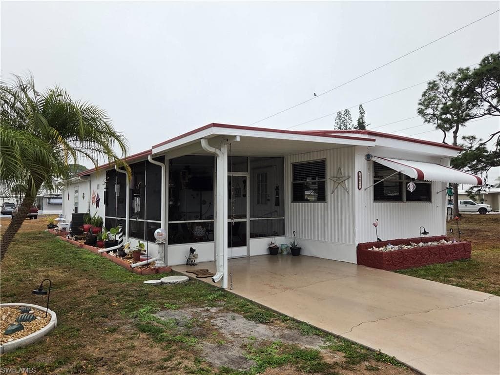 881 Homestead DR, NORTH FORT MYERS FL 33917-2