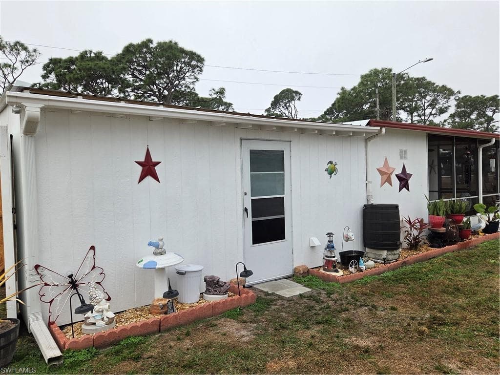 881 Homestead DR, NORTH FORT MYERS FL 33917-29