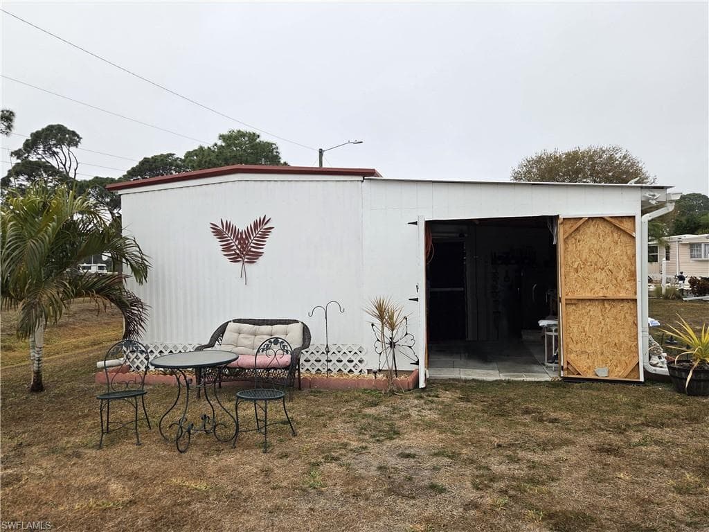 881 Homestead DR, NORTH FORT MYERS FL 33917-33