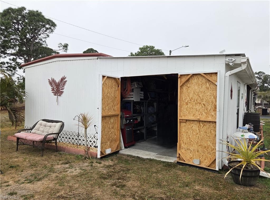 881 Homestead DR, NORTH FORT MYERS FL 33917-32