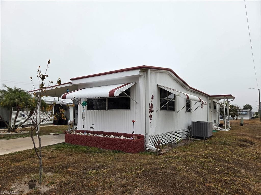 881 Homestead DR, NORTH FORT MYERS FL 33917-28