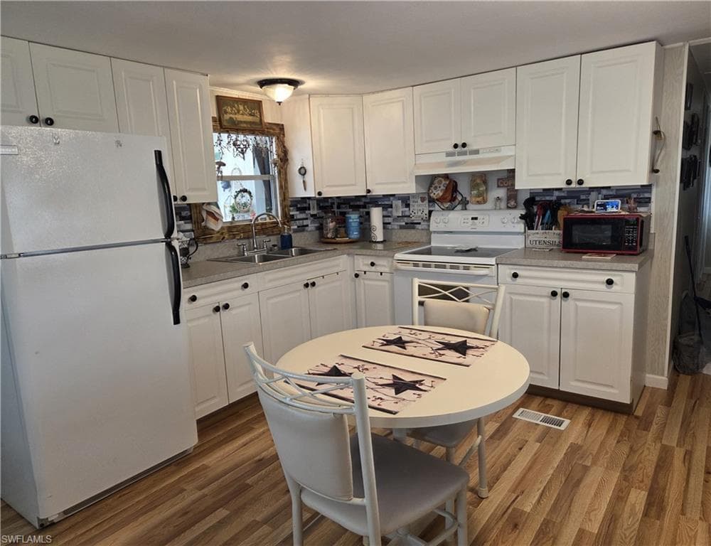 881 Homestead DR, NORTH FORT MYERS FL 33917-7