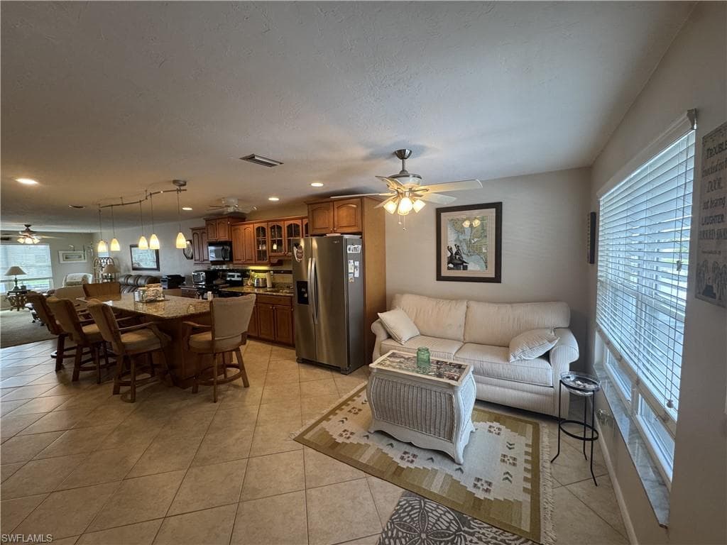 4417 Country Club BLVD # B8, CAPE CORAL FL 33904-3