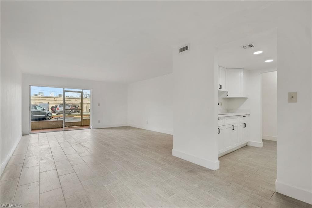 2366 E. Mall Dr Apt. 101-7