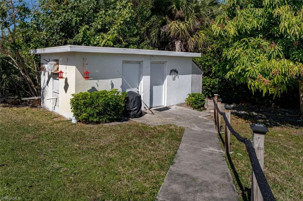 661 Valley DR-32