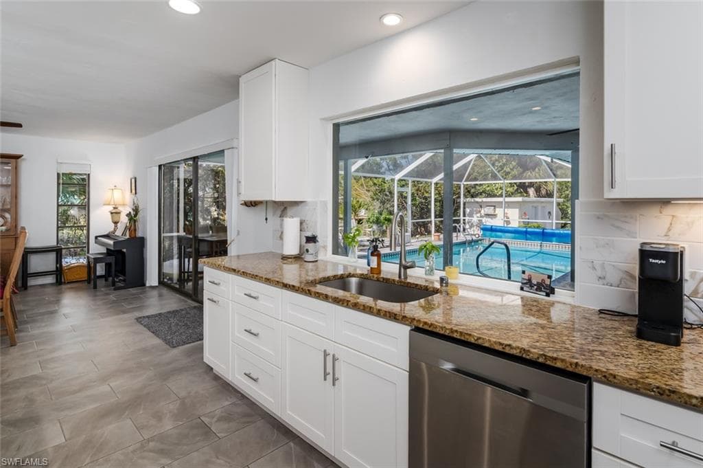 661 Valley DR-13